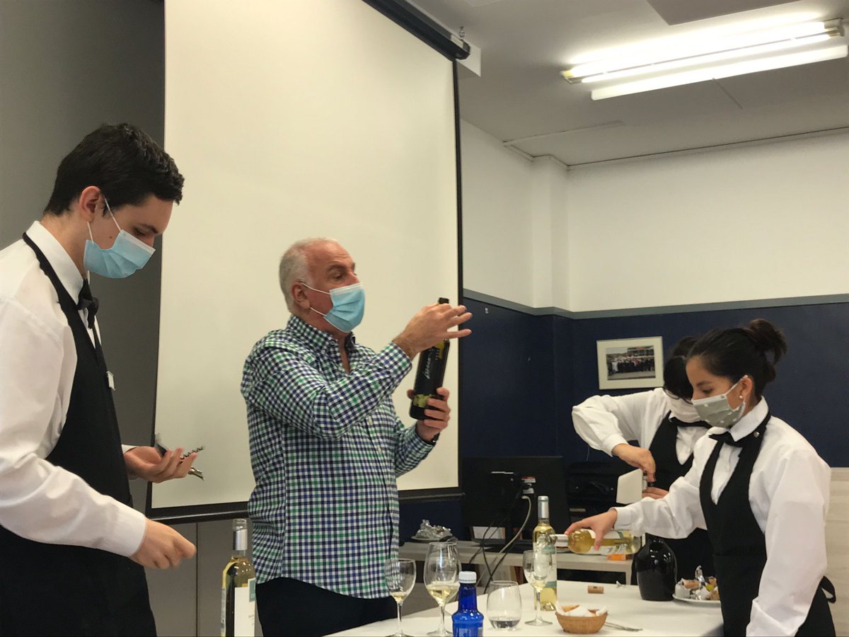 Reyno_Gourmet's tweet photo. Seguimos de formación en #CIBurlada FP con el alumnado de hostelería y restauración. Os dejamos unas fotos de las sesiones @vinosnavarra 🍷😉 https://t.co/DaVnqOsaUb