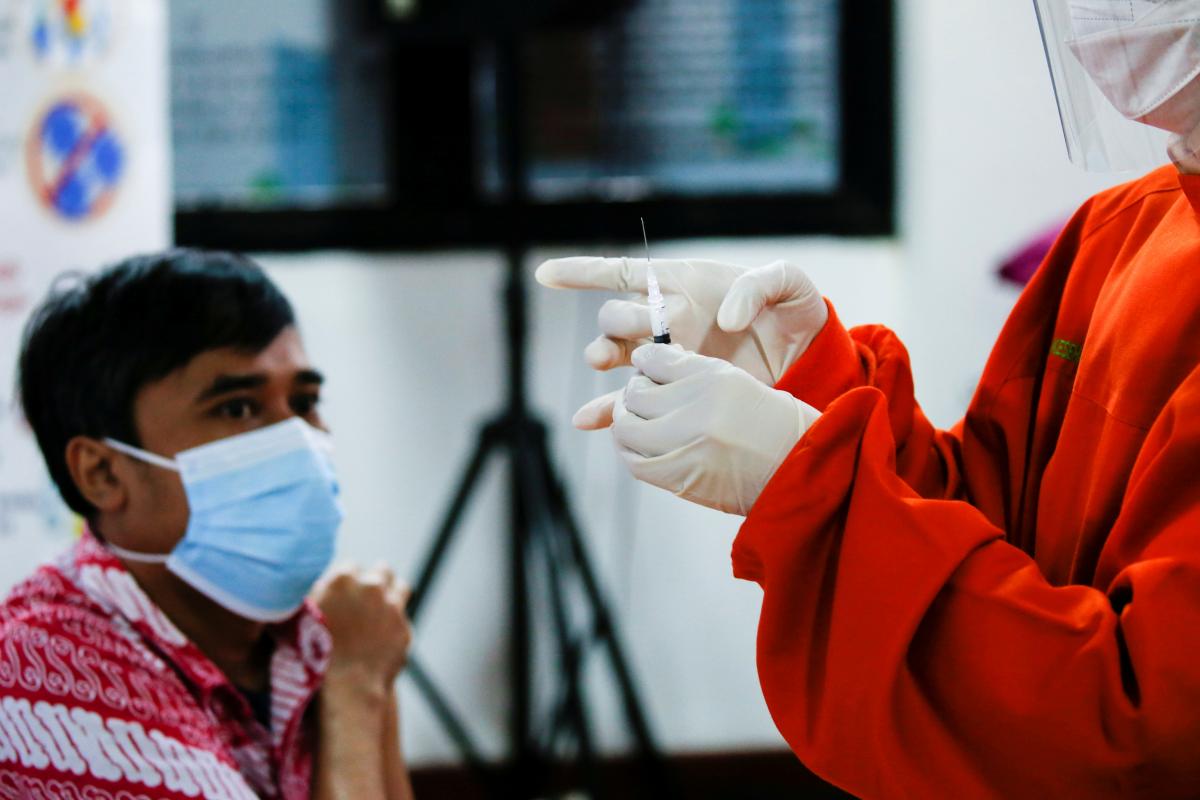 In the global response to #COVID19, no one should be left behind
In @ForeignAffairs, @EricFriedman18, @SuerieMoon, & I argue why wealthy countries should equitably distribute vaccines. It's not just a humanitarian gesture but is in our national interests
https://t.co/s0m2ZzJ2iV https://t.co/htR13wVVjp