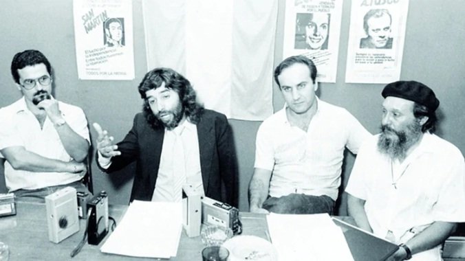 Justicia_y_C's tweet photo. Los"denunciantes" del falso golpe de Estado. De izquierda a derecha: Roberto Felicetti (detenido en La Tablada, hasta hace poco funcionario de ACUMAR), Jorge Baños abogado del CELS, muerto en combate en La Tablada; Francisco Provenzano, muerto en combate;Antonio Puigjané (sigue) https://t.co/nSl3EZkAJ3