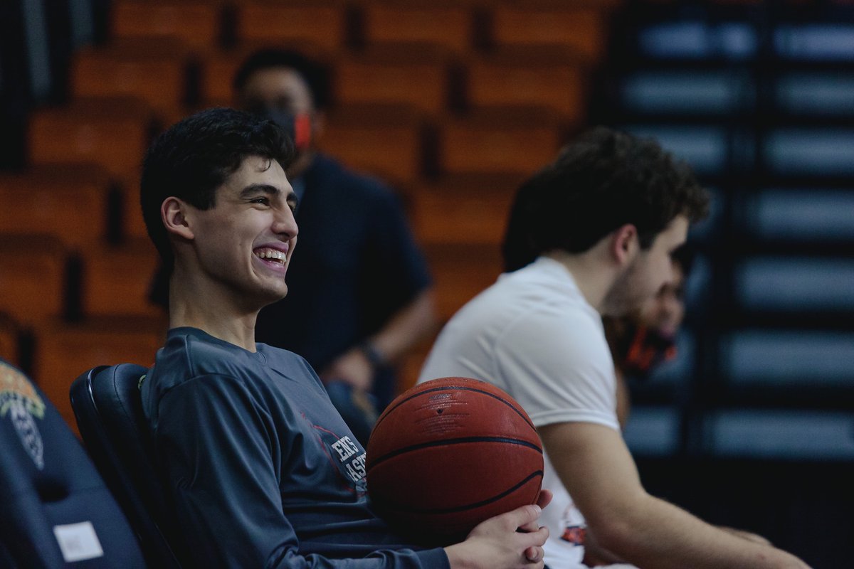 MercerMBB's tweet photo. you and yours v. me and mine.

#RoarTogether https://t.co/zgOIv3TdHl