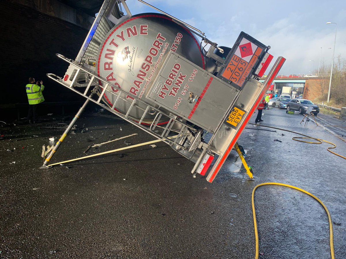Belated Happy new year to all Wasp Rescue followers...
Lets hope normality returns soon..
Wasp continues protecting crews worldwide including monitoring flood defences nationwide this week and this Heavy rescue incident today on the M6..
Stay safe all...