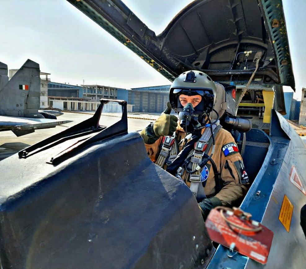 kundanbharti34's tweet photo. #DesertKnight21

Maj Gen Laurent Lherbette of @Armee_de_lair all set to #LoopTumbleYaw into the weekend as he takes an adrenaline pumping ride of the #IAF #Flanker

#IndoFrenchEx ||@Vibhanw18 https://t.co/pMxBtuvmcr