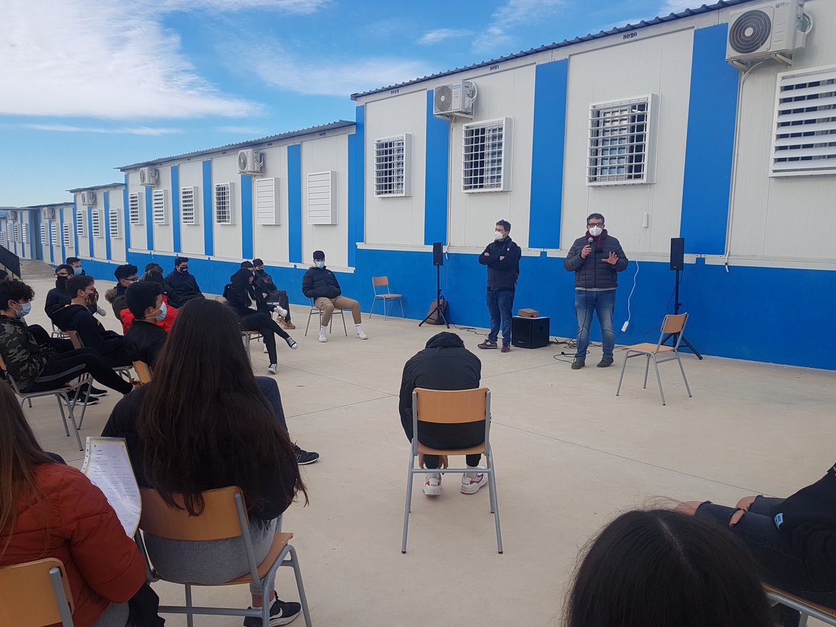 LupeRenauGil's tweet photo. Enguany tinc la sort de poder participar amb els meus alumnes del #sesborriol en les #resistenciesartistiques. El projecte és #jototsningu d' envalor_art_i_educació. Ací teniu una mostra dels treballs que estem fent. https://t.co/WJLPP6pent
