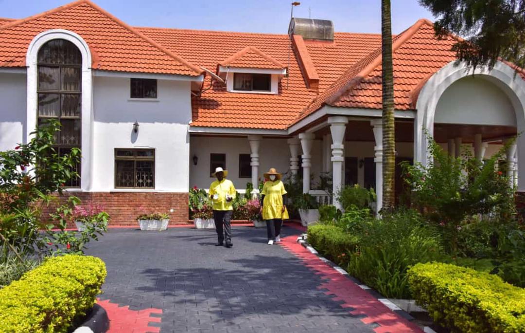 ashburgkatto's tweet photo. Was here n remembered how Bobi lied to Barbie mbu he will make her a real First Lady before he dies ππ
... Shitaani numwuiru π€¦ββοΈ
Wamma Jjajja ne Mama mulumye abayaaye kasita simwe mwabayigiriza enjaga π€£π€ #CongratulationsM7 https://t.co/eVv6THGagq