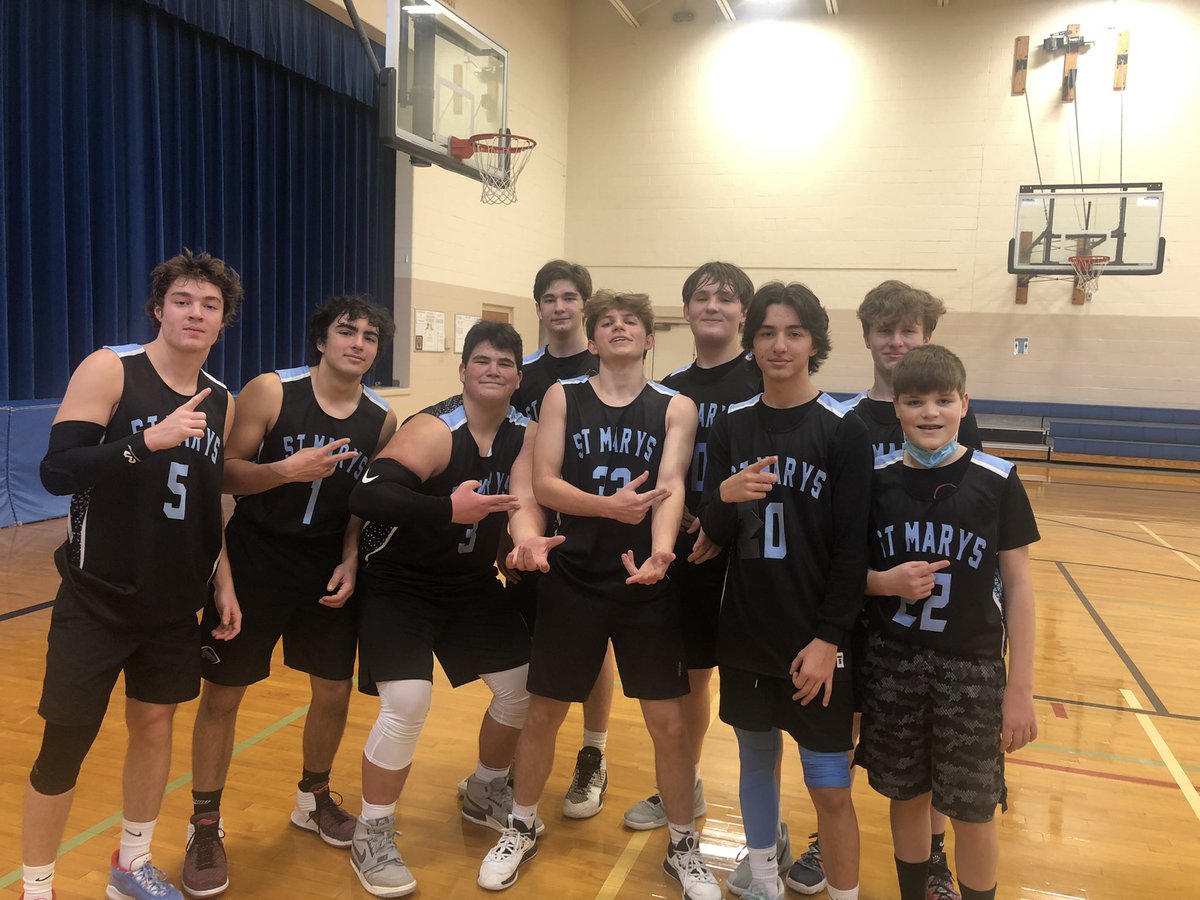 eskimobros7's tweet photo. First game of the season, took the win 34-33 #gataRITAS https://t.co/2psjJg4Rcm