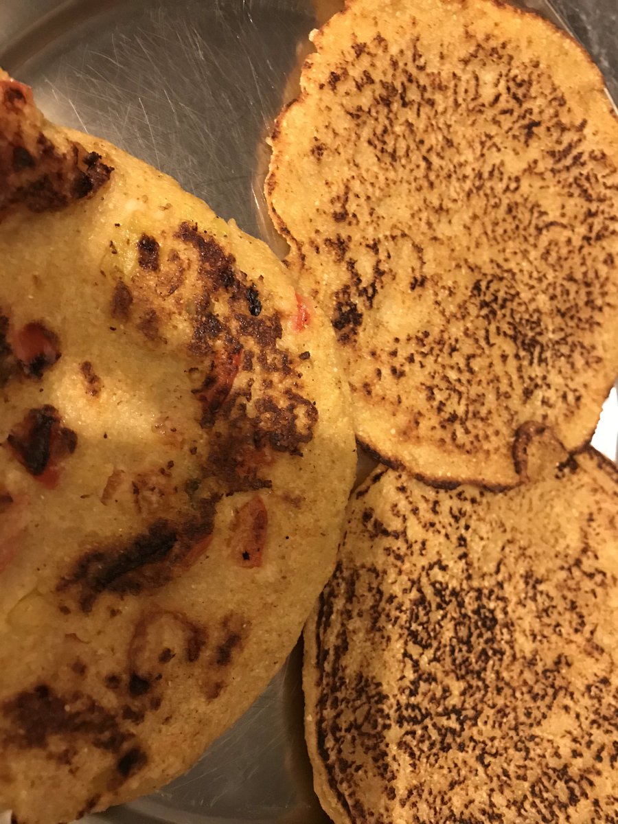 jagesh_dattani's tweet photo. Tonight’s South Indian supper 𝐔𝐭𝐡𝐚𝐩𝐩𝐚𝐦 with 🍅 and capsicums. #Veganuary2021 Day 23 #VeganuaryWorkplaceChallenge #Vegan🌱 #ProPlant💪 #PlantStrong https://t.co/6dmu7lQ30Q