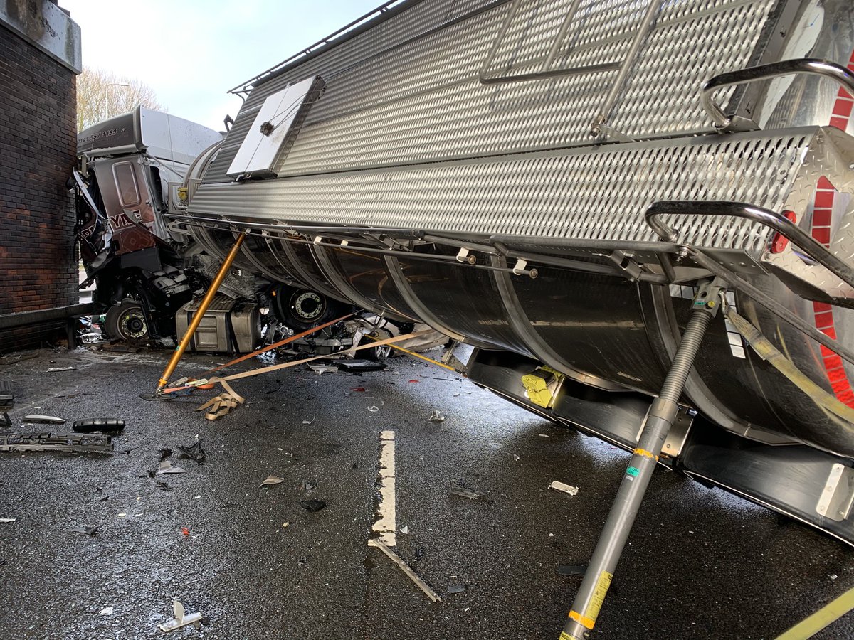 SMAdyTaylor's tweet photo. RTC on the M6 this afternoon with @manchesterfire, @HighwaysNWEST ⁦@MerseyPolice⁩ @NWAmbulance , car and tanker, I attended as #Hazmats, no injuries from the car, the tanker driver airlifted to hospital for precautionary measures. https://t.co/KtgUhLQWAL