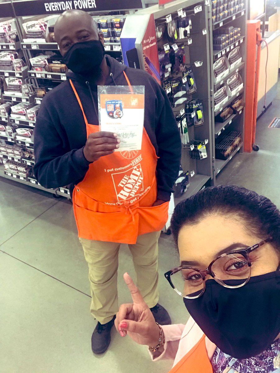 Thanks to Tito Bolden for always help me (FES &amp; Head Cashiers) for step up and  help us with breaks and lunches been on time.#backupHC#runsmooth #orangeblood#6327GandyHD #myteamourteam #takingcareofourpeople