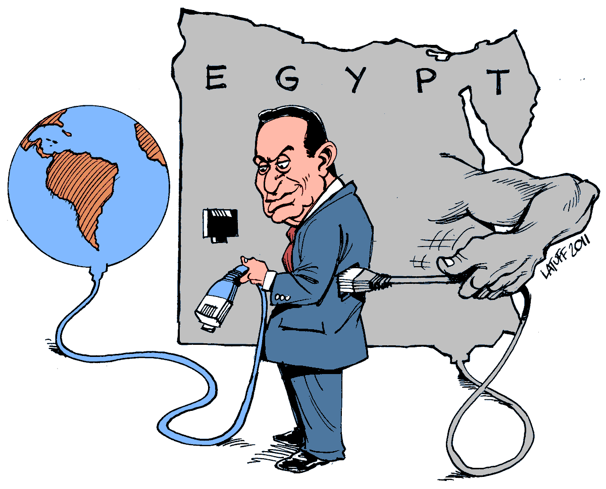 Mubarak ayant sous-estimé les réseaux sociaux en 2011 a coupé internet grâce aux opérateurs, ce qui a augmenté la mobilisation et son impact. La censure n'a pas eu lieu, des réseaux satellites et un opérateur n'ayant pas bloqué internet ont permis aux opposants d'être relayés