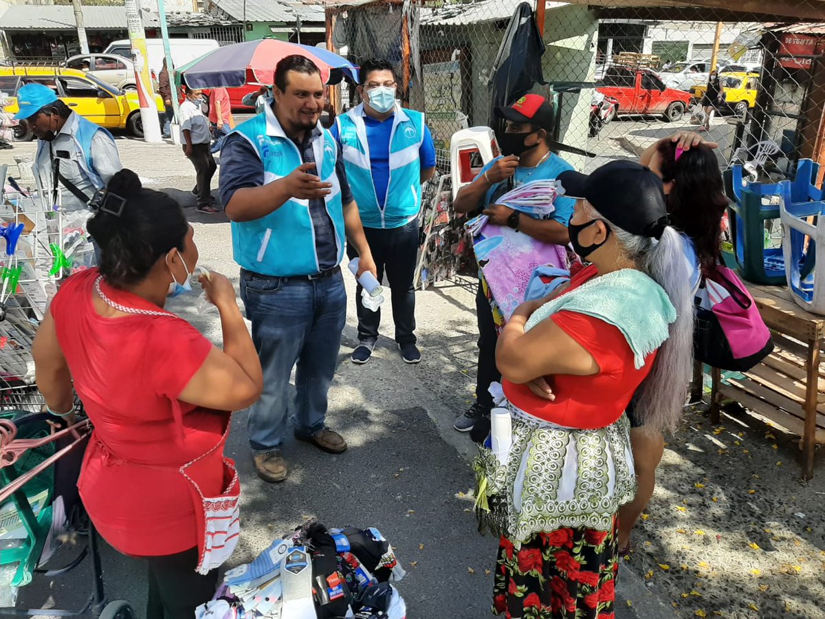 frankhcosv's tweet photo. Que alegría encontrarse a buenos amigos, recibir el respaldo y que las personas digan te daremos el voto, hoy en la visita que tuve en la Zacamil, orgullosamente originario de la Zacarraca. 
Soy #FranciscoFuentes #Casilla5 #CandidatoDePropuestas @frankhcosv https://t.co/vbfJf5VE1p