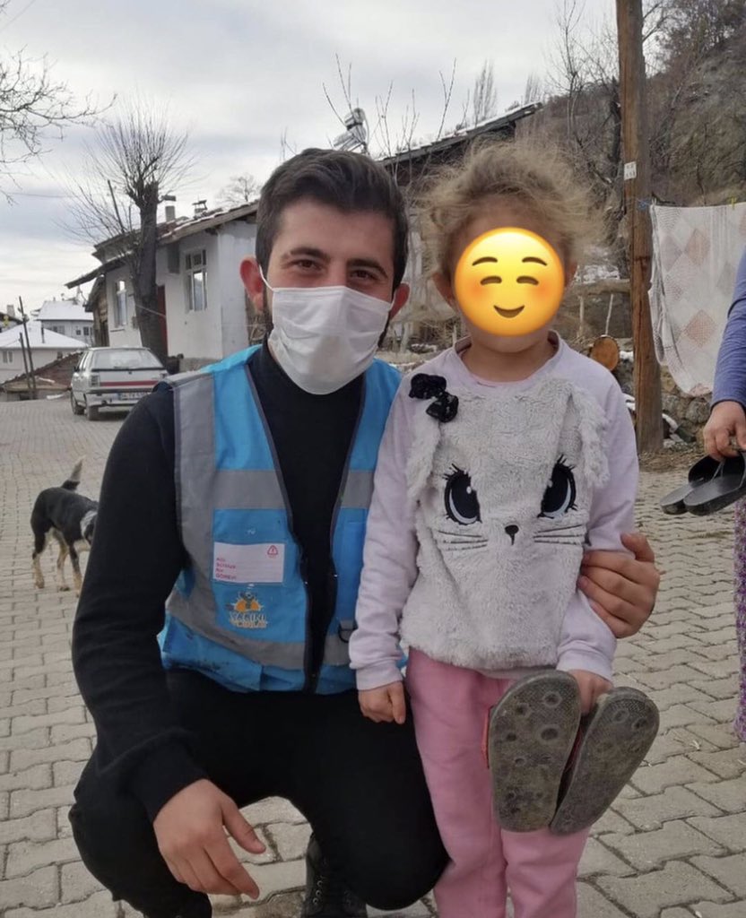 Almus/Tokat ❤️

“Dünyada bir tane dahi çocuk mutsuz olduğu sürece, büyük icatlar ve ilerlemeler hiçtir.”
-Albert Einstein 

<a href="/Tyariniaydinlat/">tokat yarını aydınlat</a> ekibimiz Almus çevresindeki çocuklarımızın gülen yüzü oldu. Onlara mutluluk kolisi ve bot dağıttı 😍