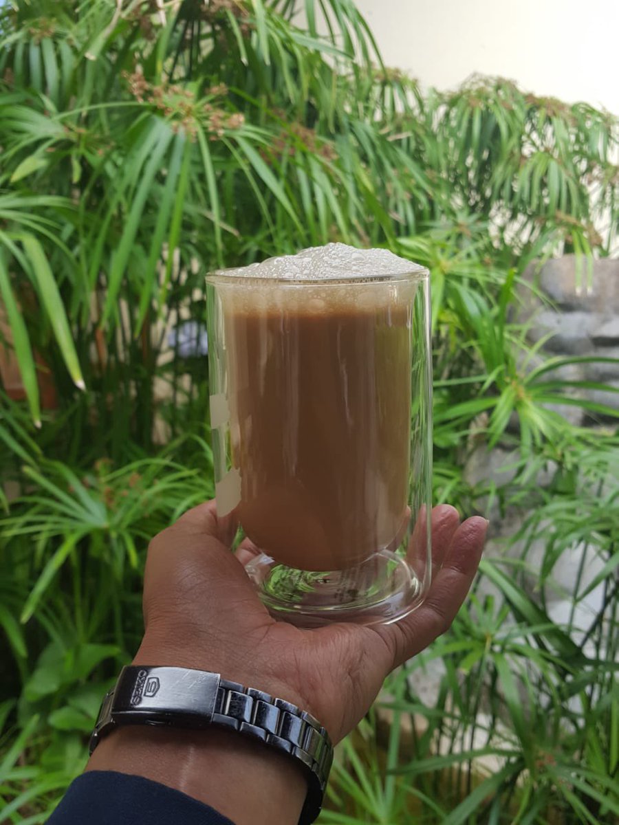 CTeafluencer's tweet photo. යාර තේ - Yaara Thé 🥃 or also known as Yard Tea / Pulled Tea in common terms. This is a local traditional tea served in many places of Sri Lanka, quite often by the roadside shops at a reasonable rate of around Rs.50/-. https://t.co/lodHuLbOlh