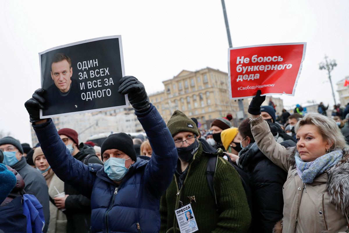 Russian police arrest over 350 protesters demanding release of Alexei Navalny