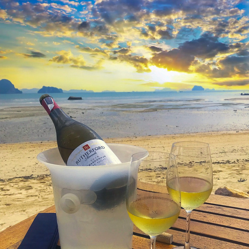 "Sunsets are proof that endings can often be beautiful too"
.
The ending of this #chardonnay from #rutherfordranch was surely beautiful as well...Bold &amp; Creamy, exactly what we expected from this #napavalley chardonnay! Recommended
. 
#wine #winery #wineeducation #wineinformation