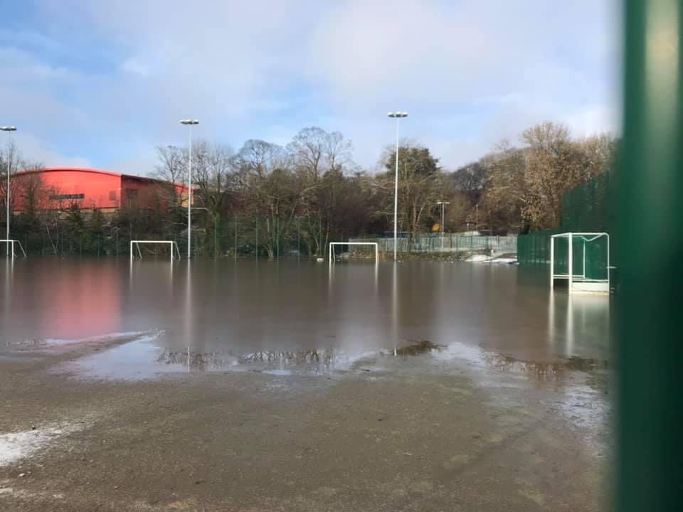 Didsbury_hockey's tweet photo. Post-flood pics from The Southern-most pitch in our armoury... Pretty sure that @NPUAhockey would declare this playable so the 1s would have to crack on... #liftedballdownthewing #whatlines #insidetheDhonest https://t.co/heU1mcZqk3