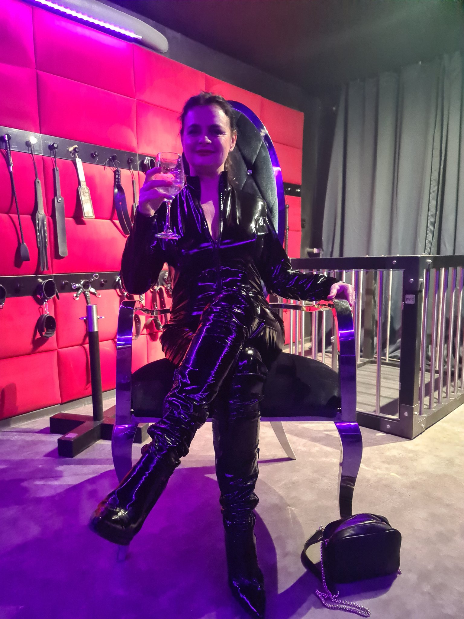 1 pic. Great time yesterday in Fetish Chateau in Warsaw!
The scene in Poland is amazing, cute slaves