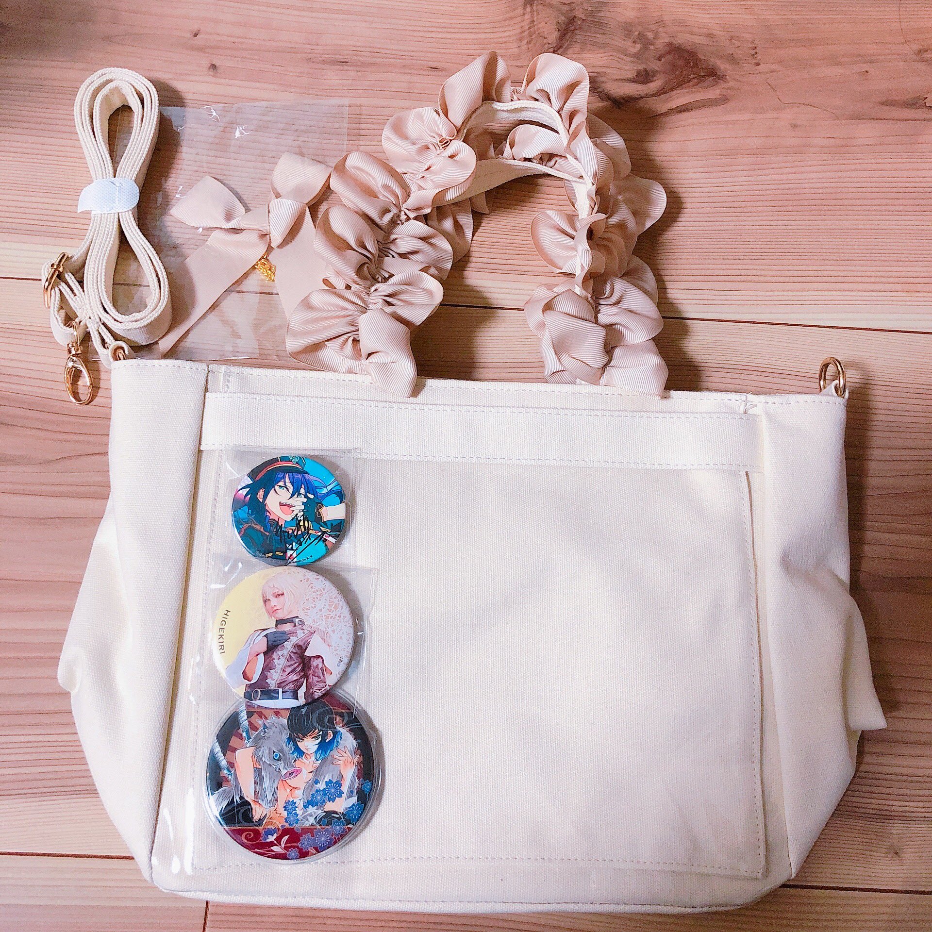 あんり プロフ必読 Zakkamart ザッカマート 多機能2wayハンドルフリルトートバッグ メゾンドフルールみたいな 持ち手が可愛い ショルダーにもなる 外せないけど缶バッジ用の布が着いてる ポケットめちゃくちゃ多い マチがしっかりあるので荷物多くても