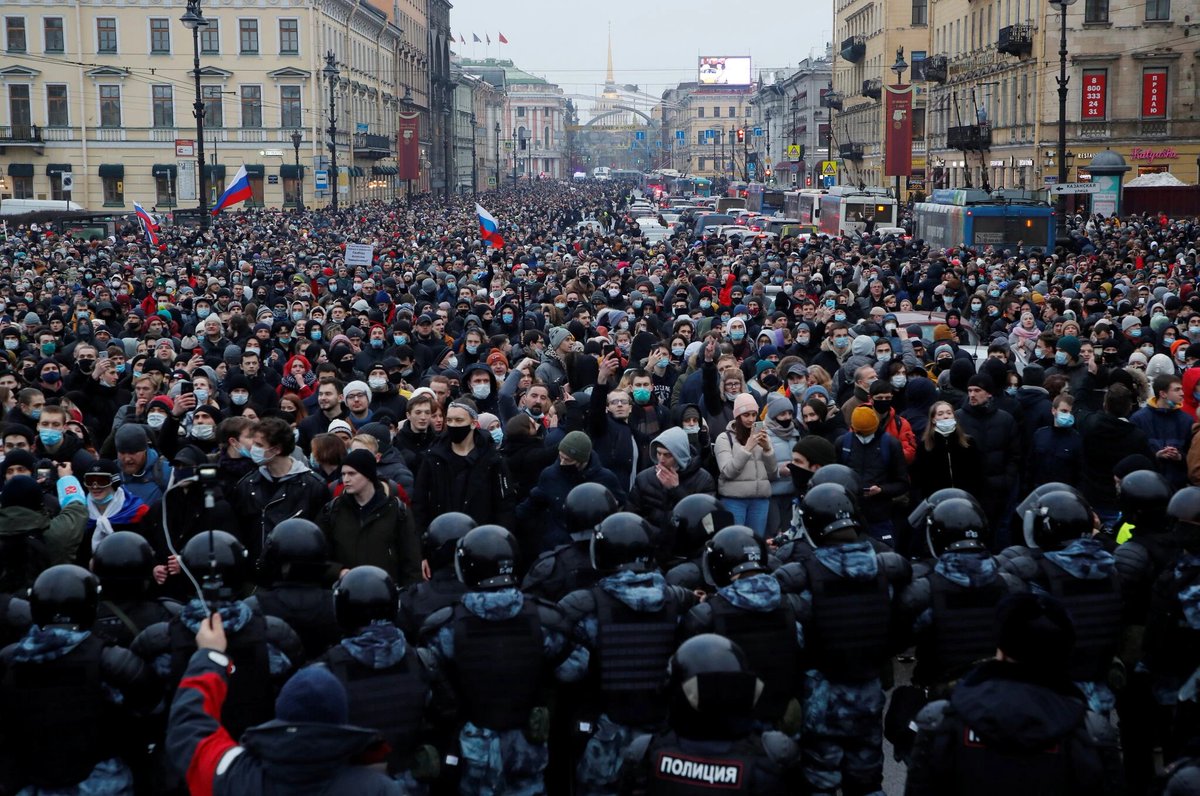 A picture is worth a thousand words.
Protesters across #Russia demand release of Alexey Navalny @navalny.
Photo by @reuters.
https://t.co/evyUQnFiLs https://t.co/3x24rf5RZG