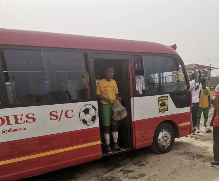 WPLGhana's tweet photo. 🚃||• TEAM - ARRIVAL...
⚪️🔴The porcupines have arrived
@LadiesFabulous
#️⃣ #SupFab
#shedidthat | #WPLw2 https://t.co/7QH5QCi3Yv