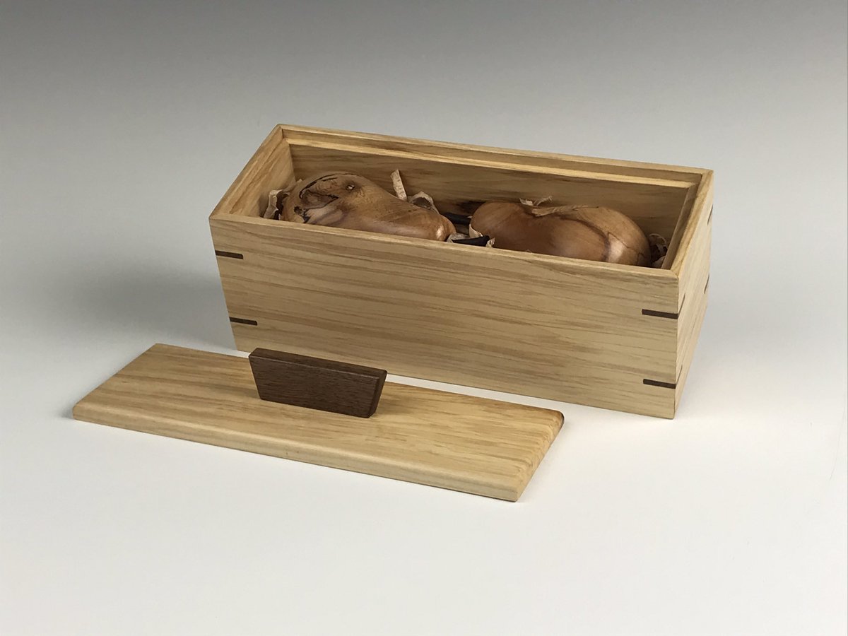 ROCwoodturner's tweet photo. A commissioned piece as a gift for a recently engaged couple, belongings box made horse chestnut and pears made from spalted beech..
#handmade #madelocal #gifts #engaged #giftshop https://t.co/lZnyb0jT9Q