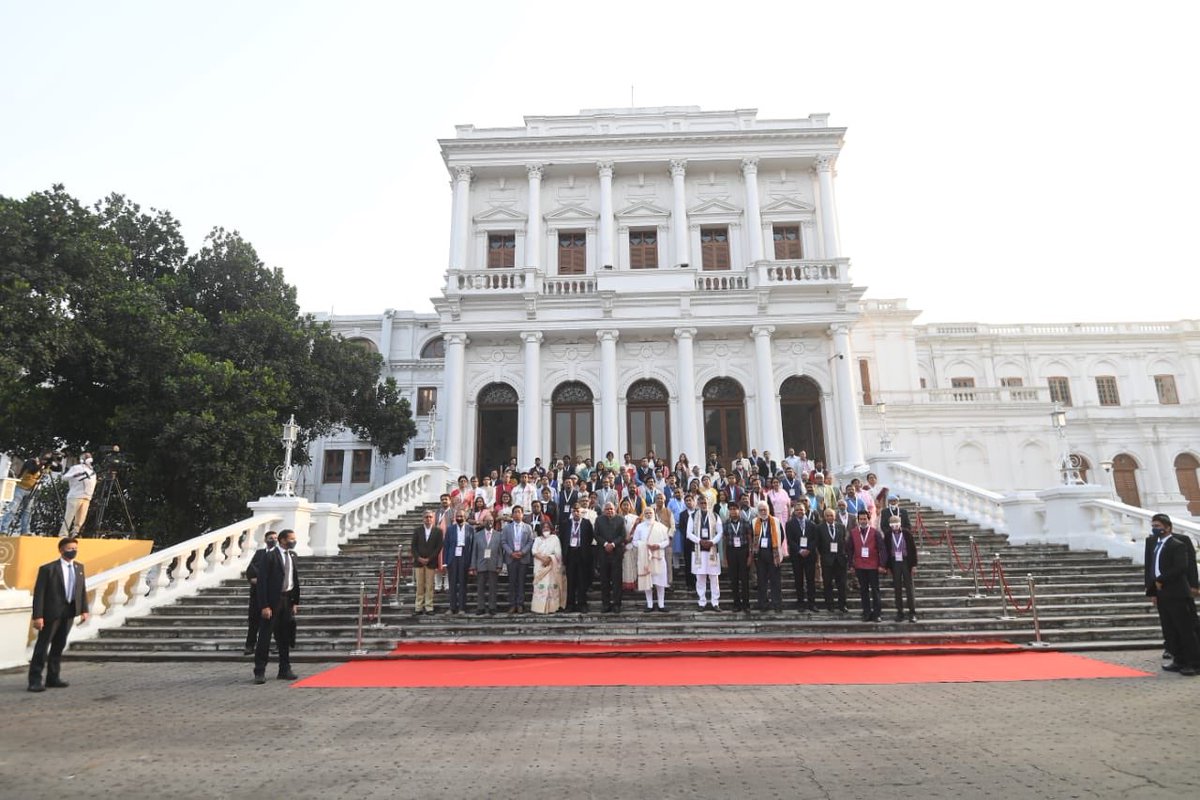 narendramodi's tweet image. The National Library is one of Kolkata’s iconic landmarks. At the National Library, I interacted with artists, researchers and other delegates as a part of #ParakramDivas. 

The 125th Jayanti celebrations of Netaji Bose have captured the imagination of our entire nation.