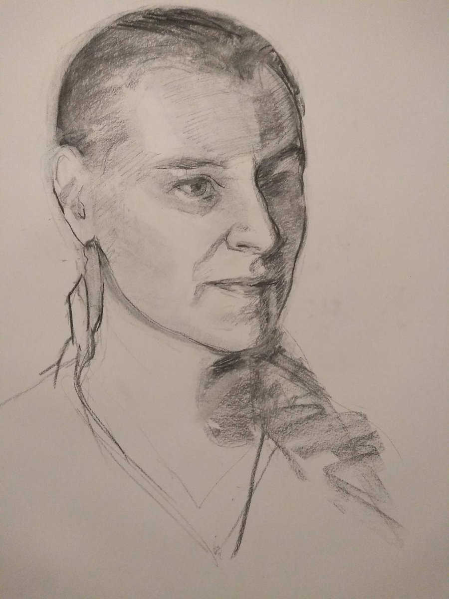 vickyartbird's tweet photo. We've had two weeks of my portrait online course. The first week we did a tonal drawing and transferred it to canvas. The second week we looked at mxing flesh colours using a limited colour palette and started putting in the 'darks'. #portraitclass #portrait #portraitpainting https://t.co/fX2B8l0lOF