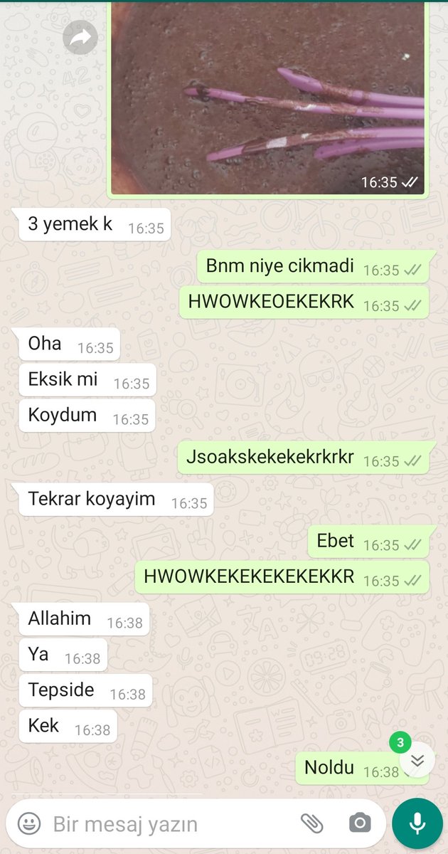 su_bezdi's tweet photo. Bir ıslak kek krizi @yildim_yeter https://t.co/b9SXlPkXbV