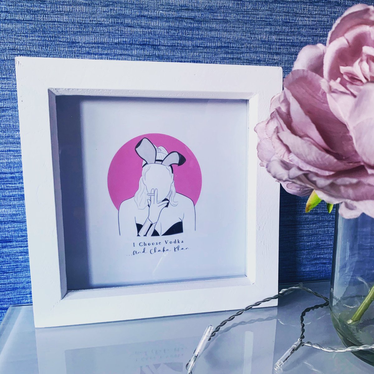 Well this perked up my day! What a treat to receive this #bridgetjones artwork that perfectly matches my home office 🥰

Now I really want the #SchittsCreek #Moira one!! <a href="/StephClift/">Stephanie Clift</a> you’re the best 💖

scribblesbysteph.com/iconic-prints