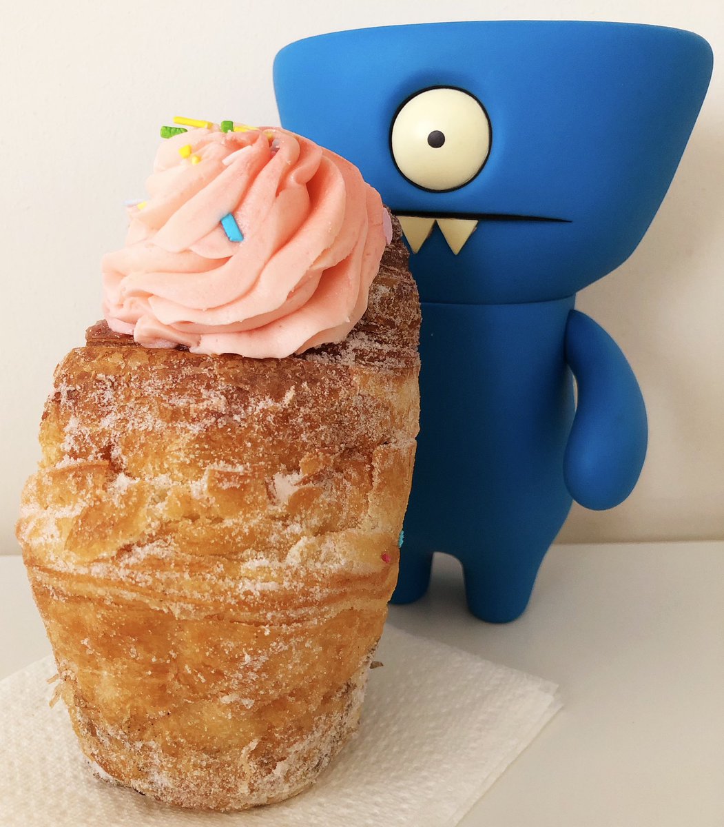 It’s cake o’clock for Wedgehead as he snacks on his first #cruffin 🧁 I wonder if he’ll share if I ask nicely 😂