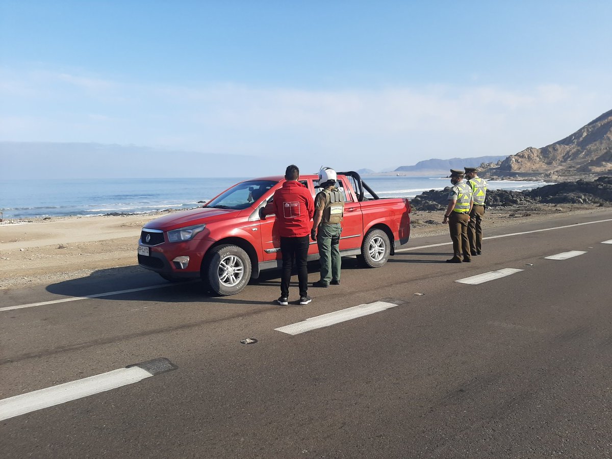 La @GChanaral junto a 🚓 <a href="/CarabIIIRegion/">Carabineros Atacama</a> <a href="/PDI_Atacama/">PDI_Atacama</a> <a href="/Armada_Chile/">Armada de Chile</a> fiscalizando que se cumplan las medidas del #PasoAPaso 2 en la provincia de #chañaral 
#QuedateEnCasa 🏘