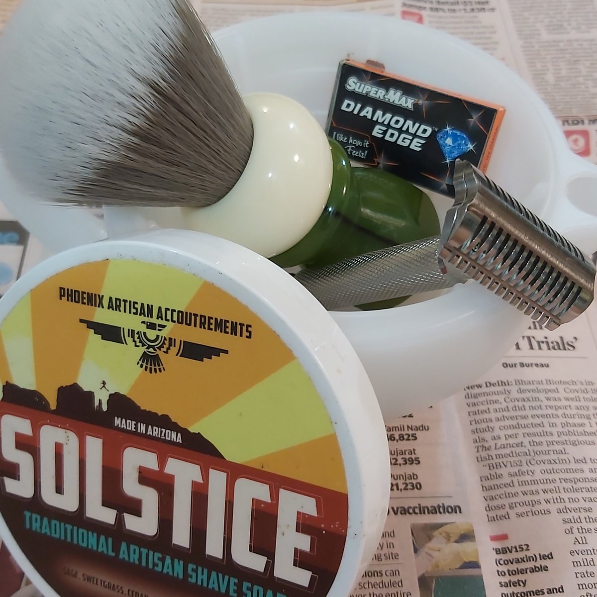 Phoenix Artisan Accoutrements weekend shave 
PAA DOC Ascension razor
PAA Solstice shave soap 
PAA Peregrino shave brush
Super-Max Diamond edge blade

Amazing super smooth razor, extremely efficient ! 
Standard PAA shave soap formula. Slick lather, awesome scent
<a href="/Douglas_Smythe/">Phoenix_Shaving</a>