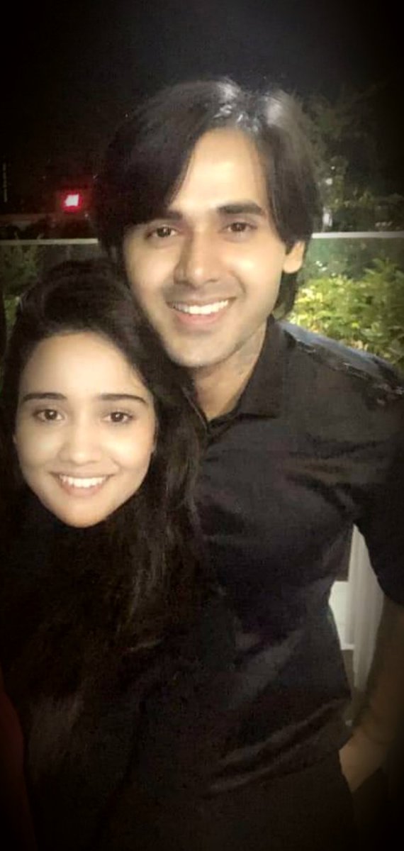 KuchTohLikhaHai's tweet photo. They create magic just by being together in a frame!π
We truly love & miss you @Ashisinghh & @irandeeprai π
#MagicalAshDeep #AshDeep https://t.co/lLZqYGWffj