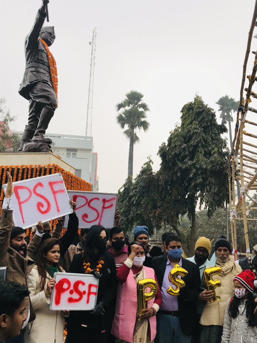 plurals_s's tweet photo. नेताजी की 125 वीं जयंती के ऐतिहासिक अवसर पर प्लुरल्स स्टूडेंट फ़ेडरेशन की शुरुआत। पीएसएफ देश के स्कूलों-कॉलेजों-विश्वविद्यालयों के ब्वॉयज-गर्ल्स को ब्रिलियंट छात्र से नेताजी बने बोस की तरह असली नेता बनने की प्रेरणा देगा। तभी राजनीति बदलेगी, देश बदलेगा।  
#जयहिंद https://t.co/NnPLP6qhEC
