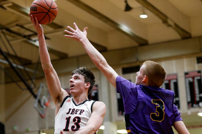"I can’t imagine anybody playing much better than he is right now." Lafayette Jeff's Brooks Barnhizer is leading state in scoring and making it look relatively easy. Insider: bit.ly/3qJz3Bt