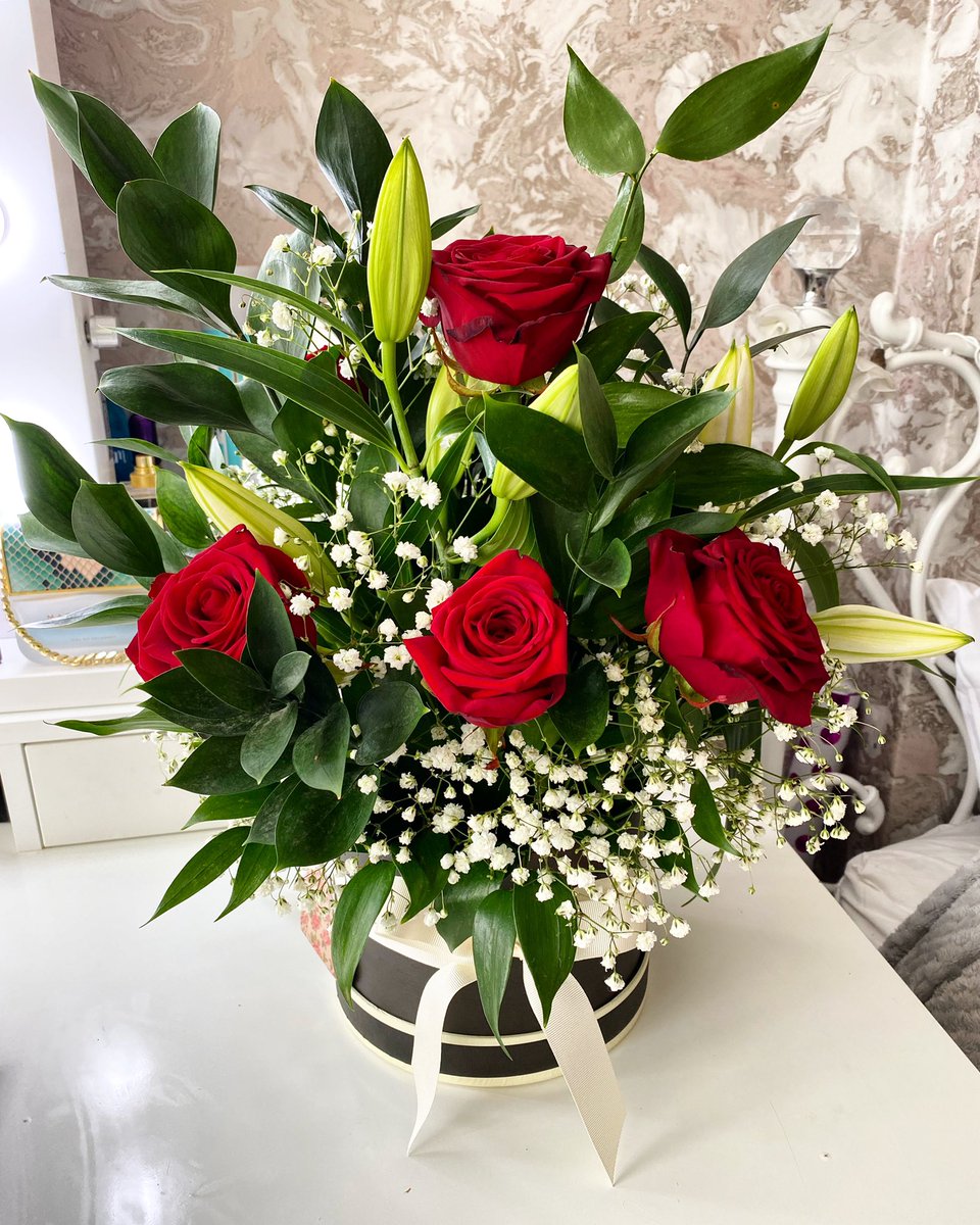 PolishedCouture's tweet photo. 🥰💐 @BobJohnson0 https://t.co/iJ4kRHl8Oo