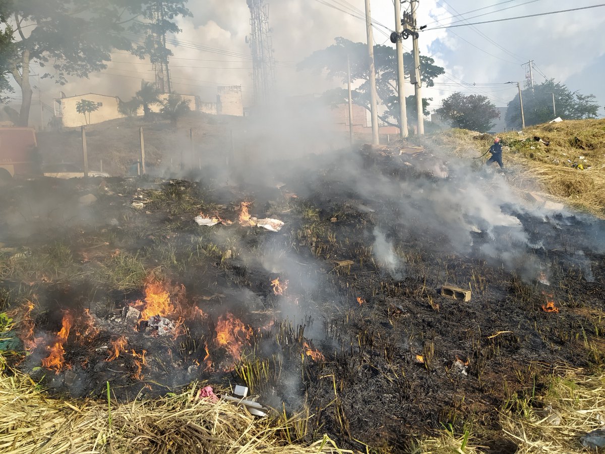 floridabomberos's tweet photo. 🔴 #ATENCIÓN en las últimas 4️⃣8️⃣ horas hemos controlado 8️⃣ conatos forestales. La #temporadaseca☀️ es gran causa de estas emergencias, pero nuestros bomberos están preparados 24/7 para combatirlos con valentía. #LaborCumplida https://t.co/Y9sm0ysmtX