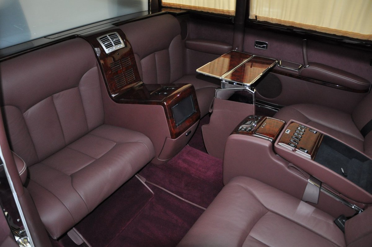 Earlsimxx's tweet photo. Yours for $2,620,000. 

🚘: 1975 Mercedes-Benz 600 Pullman

(more interior pics below) https://t.co/S50qJMmzxX