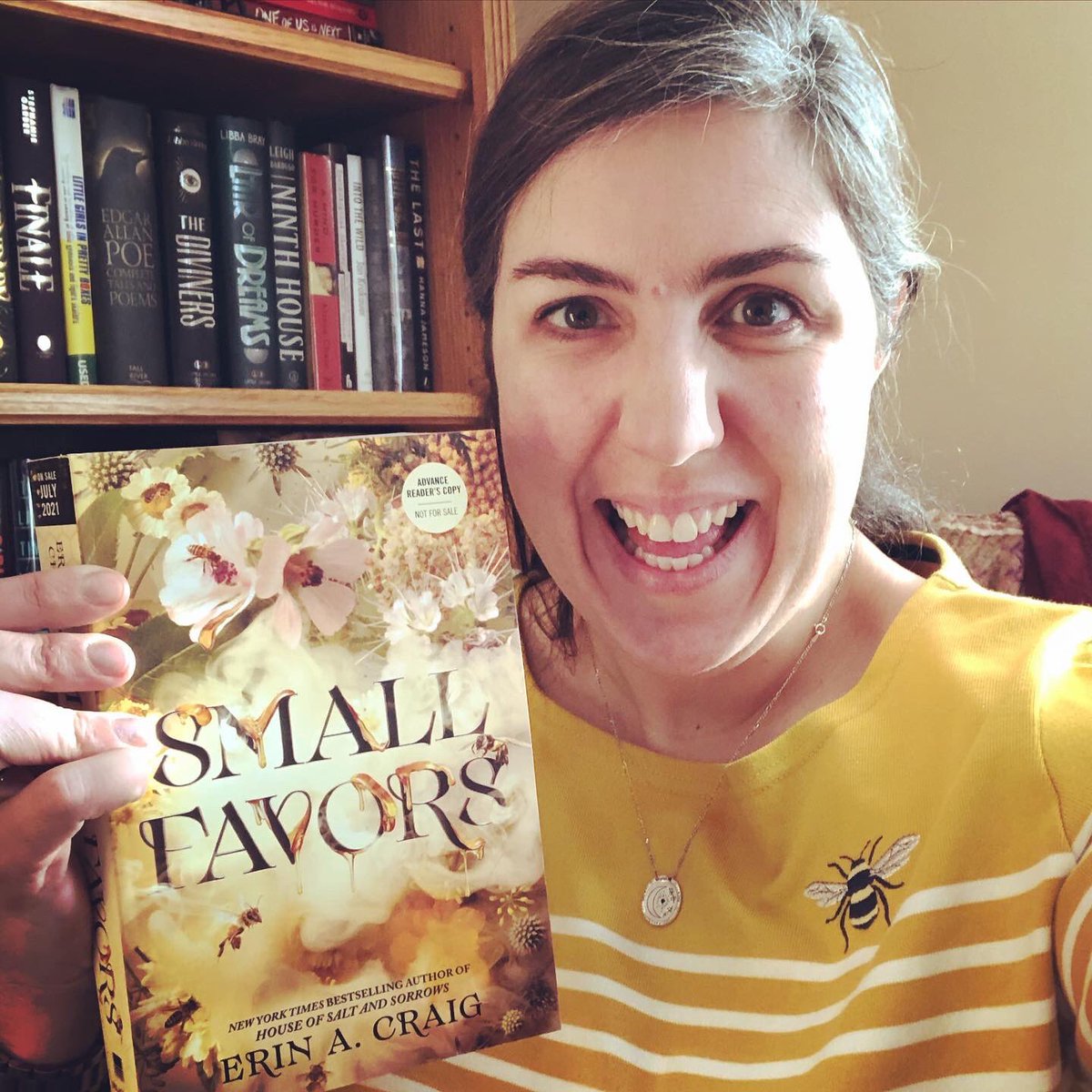Penchant4Words's tweet photo. ♥️🌲🐝 BUZZ BUZZ! 🐝🌲♥️

SMALL FAVORS ARCs are out in the world and flying free! I am in absolute awe of the gorgeous details on the cover and throughout the book and can’t wait to share more! https://t.co/rtJxLOjNet