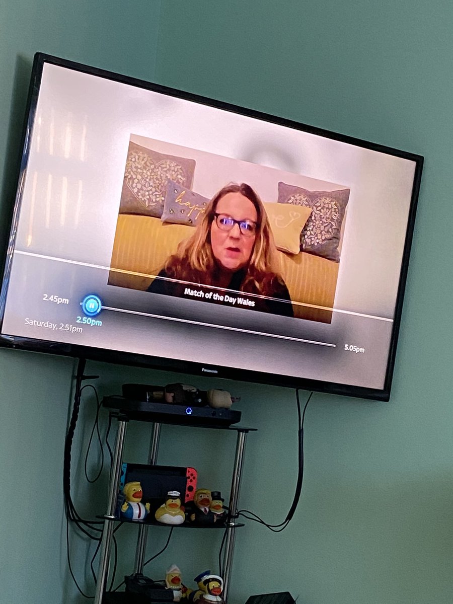 jamieradio's tweet image. Who’s this legend on my TV screen?

@SwanseaJackgirl 

#SWAvFOR