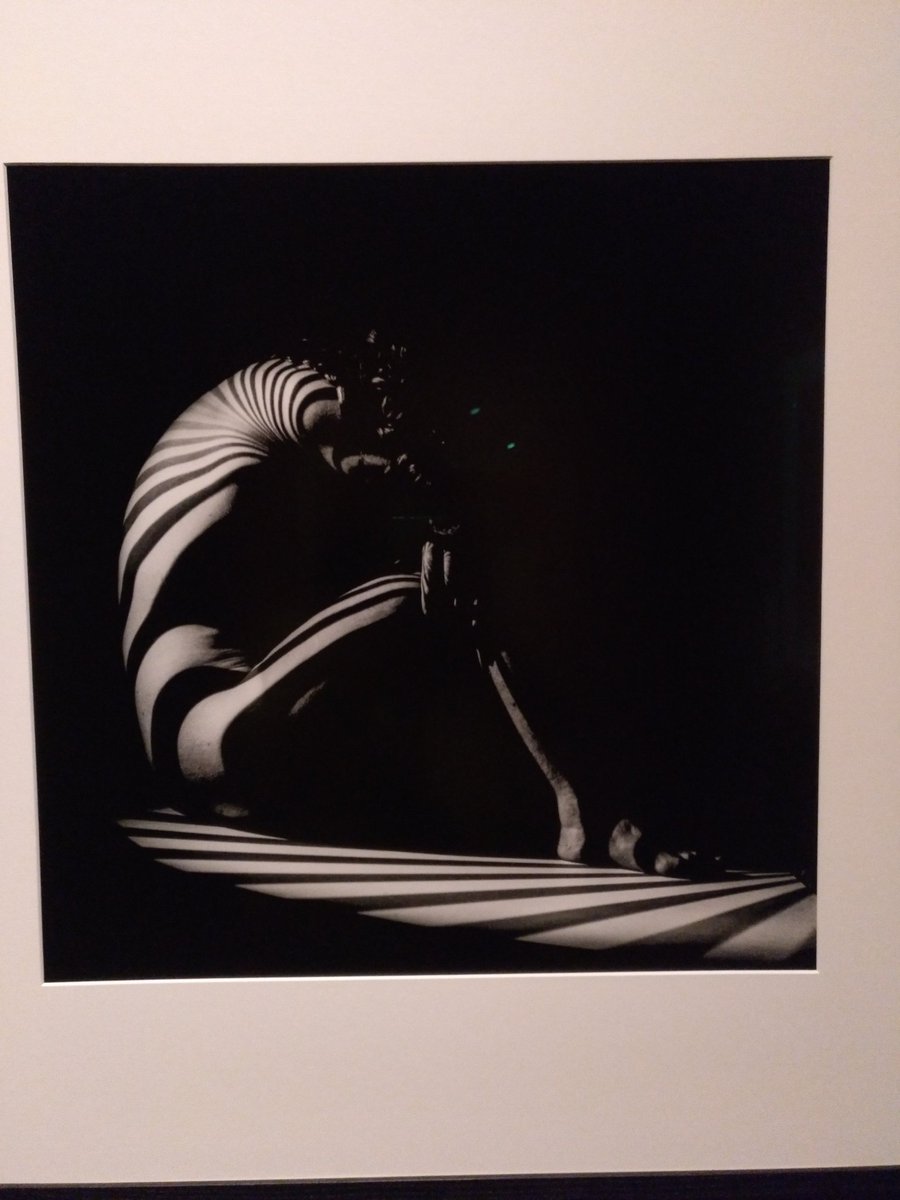 mar_chap's tweet photo. Gracias a @FundacionCanal y @MirArte_SL  por los talleres sobre la exposición, el cuerpo y fotografía. Muy bien organizados e interesante #CulturaSegura #magnum https://t.co/GiAoFbskJx