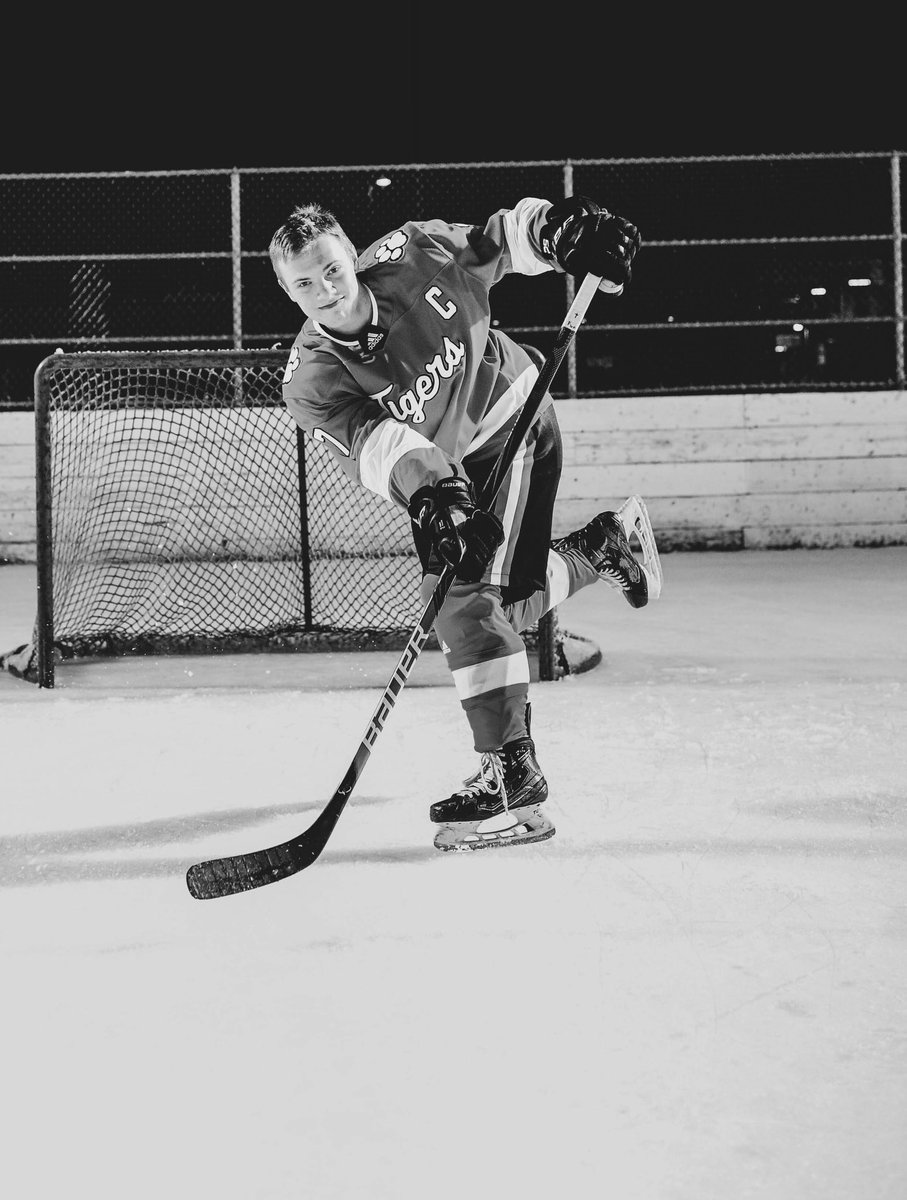 FHS__hockey's tweet photo. Senior Captain Spotlight: Logan Lukasezck What’s favorite thing about hockey?“My favorite thing about hockey is being able to go to the rink everyday and better myself. I enjoy working with my teammates to have our team play the best we can.” Photo Credit: Just 
Kids Photography https://t.co/8HYi9xUjea