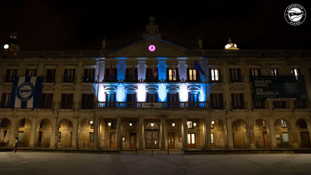 The city, Vitoria, that Alavés are from has turned blue and white  #100AñosGloriosos  