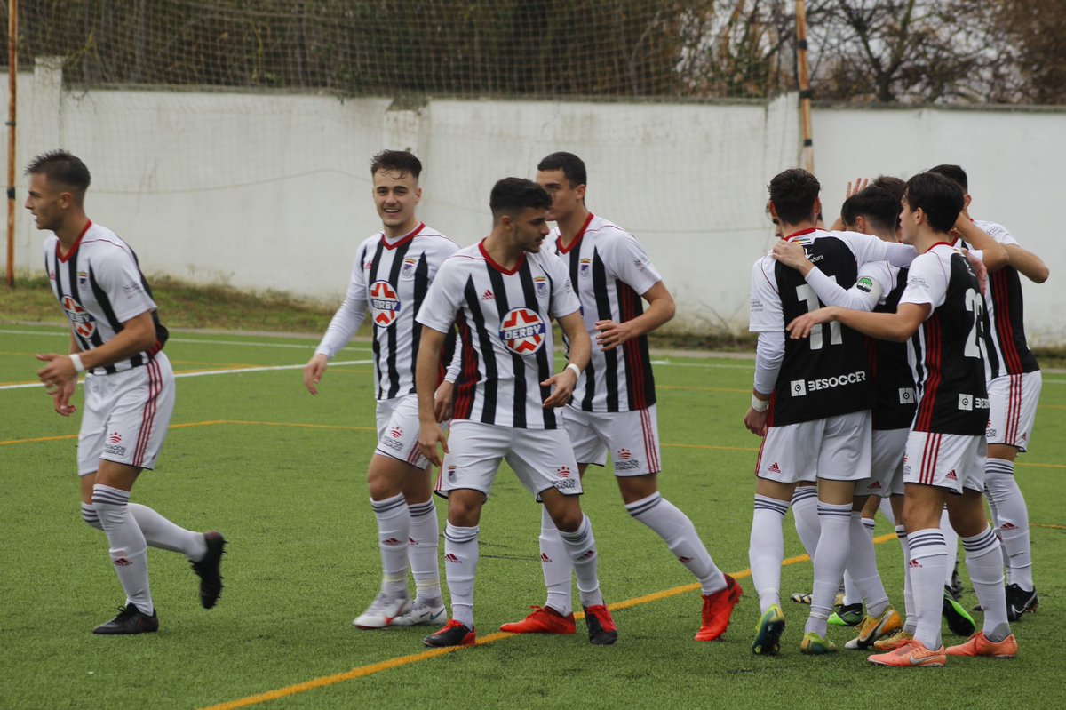 CDBLaAcademia's tweet photo. 2’⏱|1-0| Goooooooollllll del CD Badajoz que empieza el partido presionando arriba. Gol, gol, gol de Pablo.

#CDBadajozRayoMajadahonda #JuvenilDH #DH5 https://t.co/QMUf1fwWMc