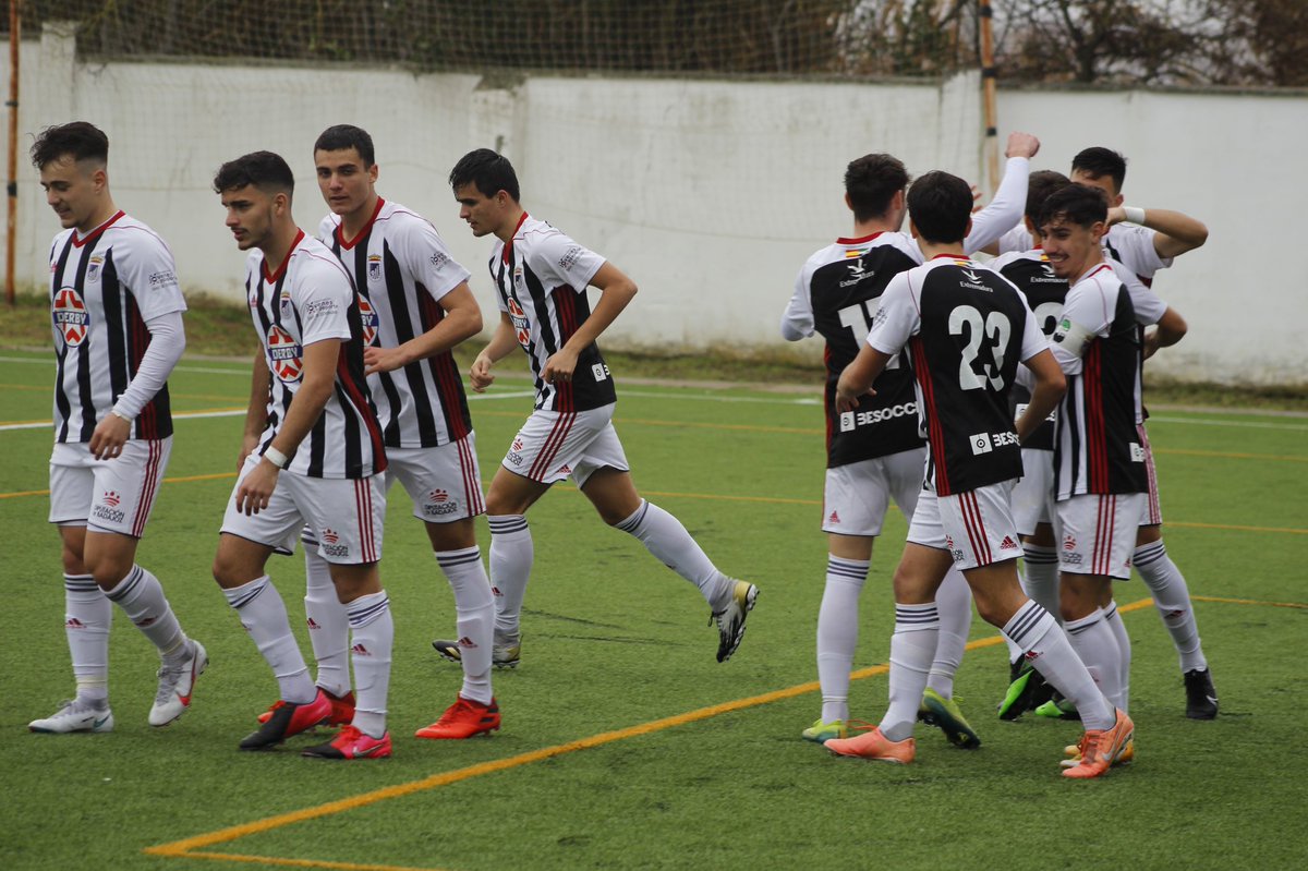 CDBLaAcademia's tweet photo. 2’⏱|1-0| Goooooooollllll del CD Badajoz que empieza el partido presionando arriba. Gol, gol, gol de Pablo.

#CDBadajozRayoMajadahonda #JuvenilDH #DH5 https://t.co/QMUf1fwWMc