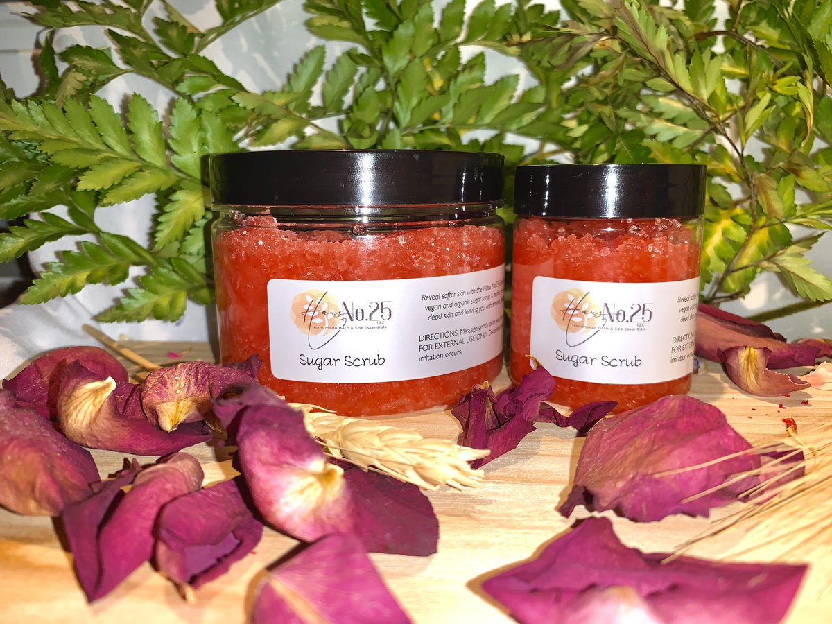 HausNo25's tweet photo. Support a black business ran by women! Haus No.25 sells handmade shea butter soaps 🧼, vegan sugar &amp; salt scrubs, all natural soy candles🕯&amp; wax cubes, milk baths, and vegan lip balms! Only organic ingredients 🌱 Ships international 🌎 IG/FB: @hausno25 https://t.co/KnRV1hY1C4 https://t.co/w6rv5X35d3