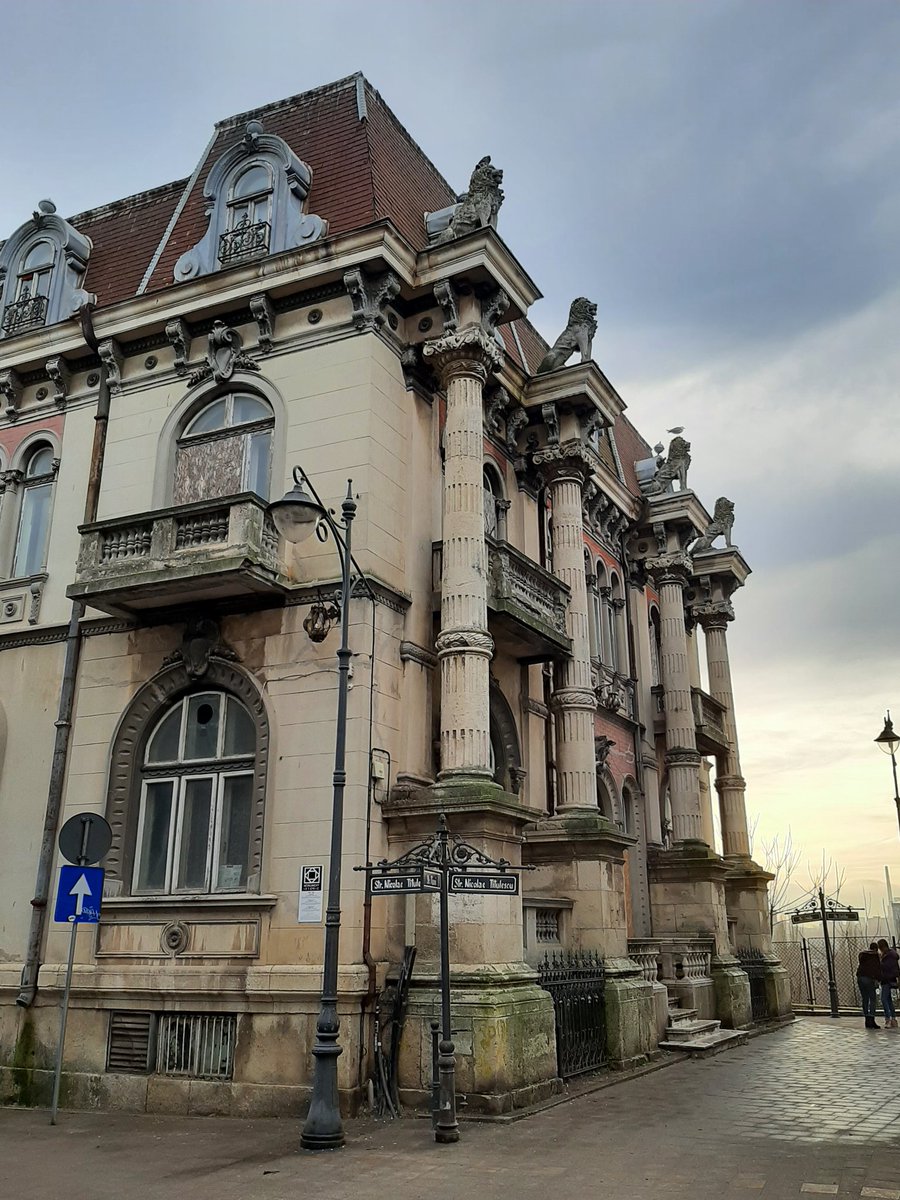 Take this wonderful 'Casa cu Lei' - or 'house with the lions' - named after the four lion statues up on the pillars. Built before WW1 by a local Armenian, now hoarded up. There are many more buildings like this. Some like the synagogue are even partially destroyed.