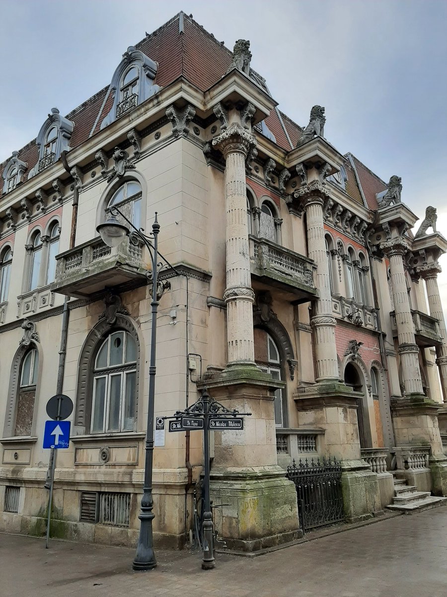 Take this wonderful 'Casa cu Lei' - or 'house with the lions' - named after the four lion statues up on the pillars. Built before WW1 by a local Armenian, now hoarded up. There are many more buildings like this. Some like the synagogue are even partially destroyed.