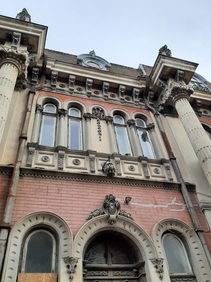 Take this wonderful 'Casa cu Lei' - or 'house with the lions' - named after the four lion statues up on the pillars. Built before WW1 by a local Armenian, now hoarded up. There are many more buildings like this. Some like the synagogue are even partially destroyed.