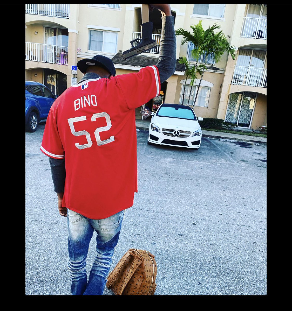 hoodtrophybino_'s tweet photo. Stayed alive inside the trenches, yeah, I made it , Look at me now, I'm shittin' in they faces πππΉπ° clothing-@hoodtrophy_cl #miamiflorida #explorepage #yeahimadeit #moneymen #trophy https://t.co/jt9FRDkbC9