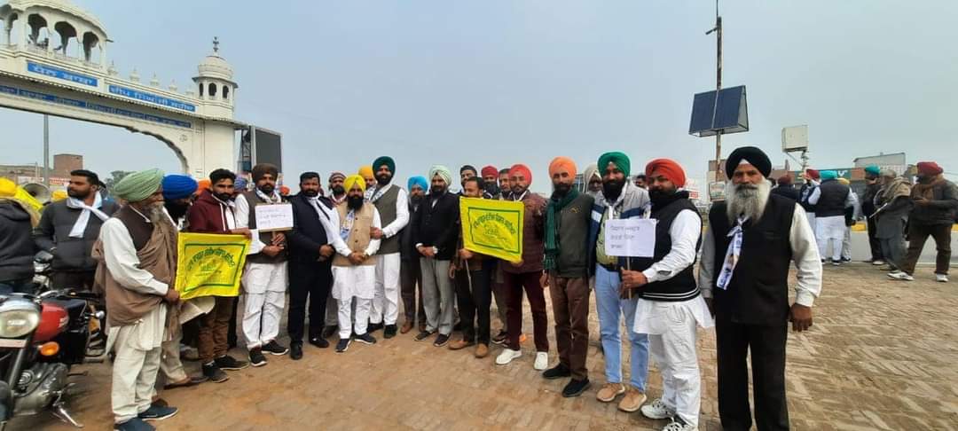 BhullarLaljit's tweet photo. ਸਾਡੇ ਅੰਨਦਾਤਾ ਦੁਆਰਾ ਐਲਾਨੀ "26 ਜਨਵਰੀ ਟਰੈਕਟਰ ਰੈਲੀ" ਵਾਸਤੇ ਜਨਤਾ ਨੂੰ ਪ੍ਰੇਰਿਤ ਕਰਨ ਲਈ ਆਮ ਆਦਮੀ ਪਾਰਟੀ ਪੰਜਾਬ,ਜ਼ਿਲਾ ਤਰਨਤਾਰਨ ਵਿਖੇ ਸੀਨੀਅਰ ਆਗੂ ਲਾਲਜੀਤ ਸਿੰਘ ਭੁੱਲਰ ਜੀ ਦੀ ਅਗਵਾਈ ਹੇਠ ਮੋਟਰ ਸਾਇਕਲ ਮਾਰਚ ਕੱਢਿਆ ਗਿਆ। @ArvindKejriwal @JarnailSinghAAP @raghav_chadha @BhagwantMann #26JanDelhiTractorParade https://t.co/nYkCKSwWrt